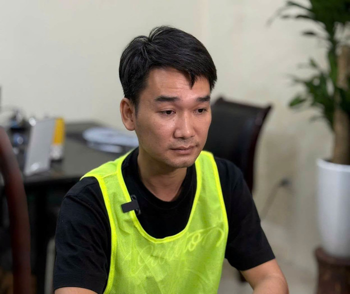 Đối tượng Vũ Hải Long (Chồng Hương) tại Cơ quan Công an. Ảnh: Công an TP Hà Nội