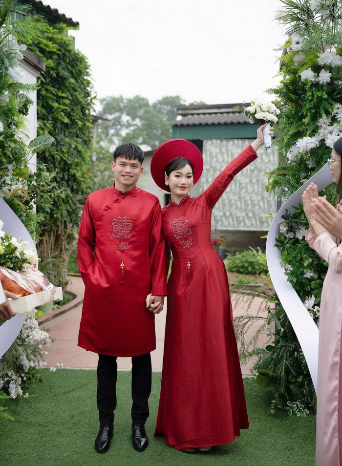 Cô giáo Nguyễn Linh - bà xã của cầu thủ Hồ Văn Cường.