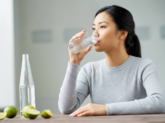 Cuối tháng 8, 5 thói quen giúp cơ thể thích nghi khi thời tiết chuyển mùa Ảnh 1