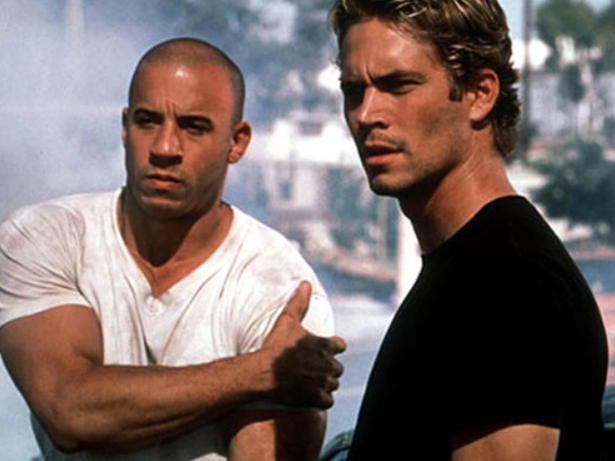 Dominic Toretto và Brian O'Conner trong The Fast and the Furious (2001), khởi đầu cho tình anh em trở thành linh hồn của cả thương hiệu.