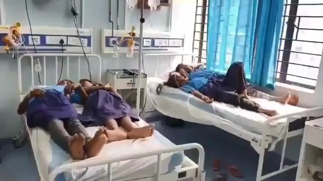 Đầu bếp trường học nhầm bột giặt với muối, 40 học sinh nhập viện Ảnh 2