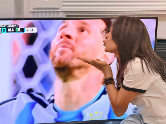 Mỹ Tâm bày tỏ tình cảm hâm mộ dành cho Messi.