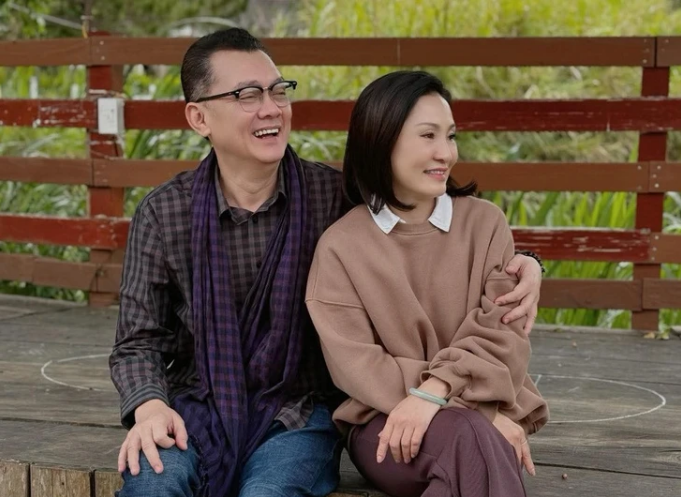 NSƯT Hữu Châu và Hồng Đào có mối quan hệ thân thiết sau nhiều năm đồng hành trong nghệ thuật.