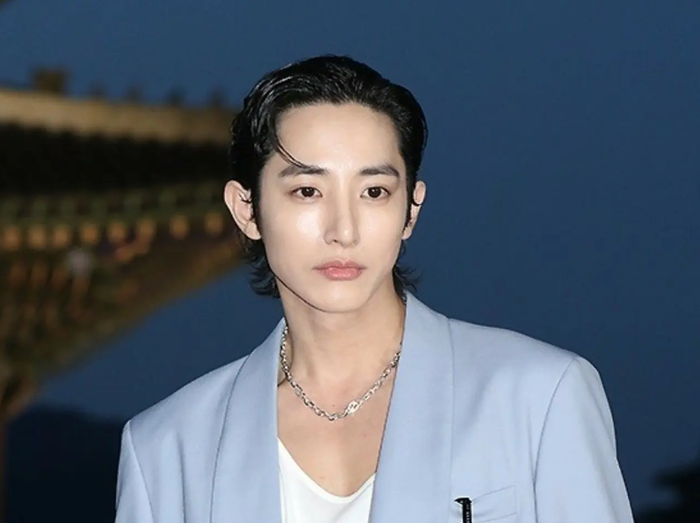 Lee Soo Hyuk rút khỏi Men of the Harem vì vấn đề lịch trình sau khi đã được chọn vào một vai thuộc hậu cung của Latil.