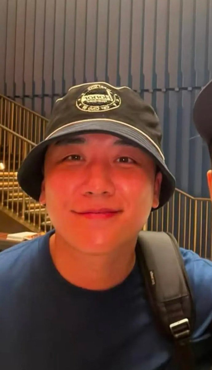 Hình ảnh Seungri tại Việt Nam đang được chia sẻ rầm rộ mới đây.