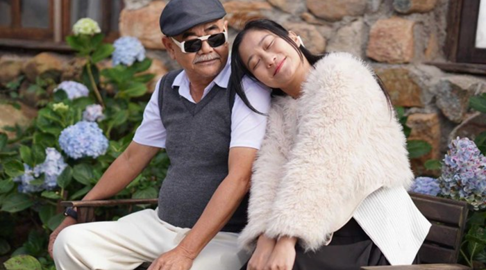 NSND Việt Anh và vợ trẻ.&nbsp;