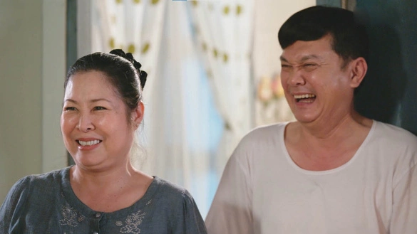 NSƯT Hữu Châu và NSND Hồng Vân trong phim Giấc mơ của mẹ.