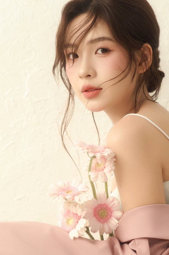 Lưu Ly gây sốt màn ảnh nhỏ với vẻ ngoài trong trẻo, dịu dàng. (Ảnh: FBNV)