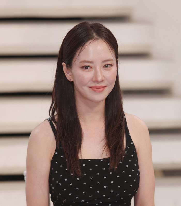Song Ji Hyo vừa có màn xuất hiện gây chú ý tại Việt Nam.