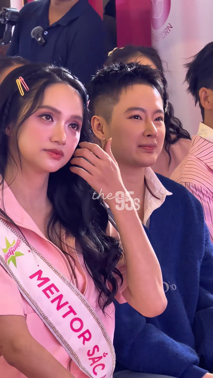 Khoảnh khắc Hương Giang chung khung hình với Angela Phương Trinh đang 'gây sốt' Ảnh 1