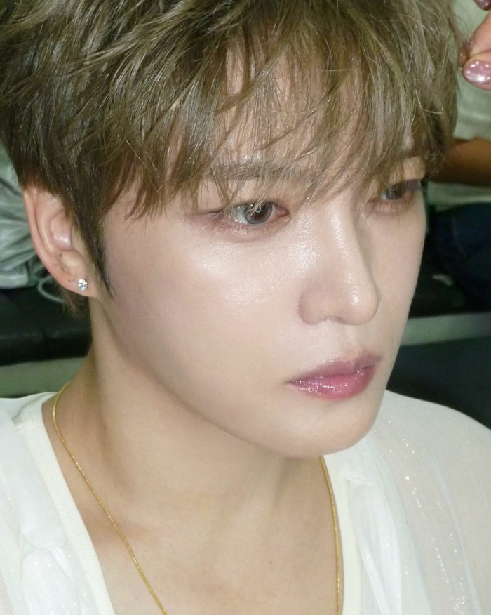 Kim Jae Joong xúc động khi trở lại Music Bank sau 18 năm Ảnh 1