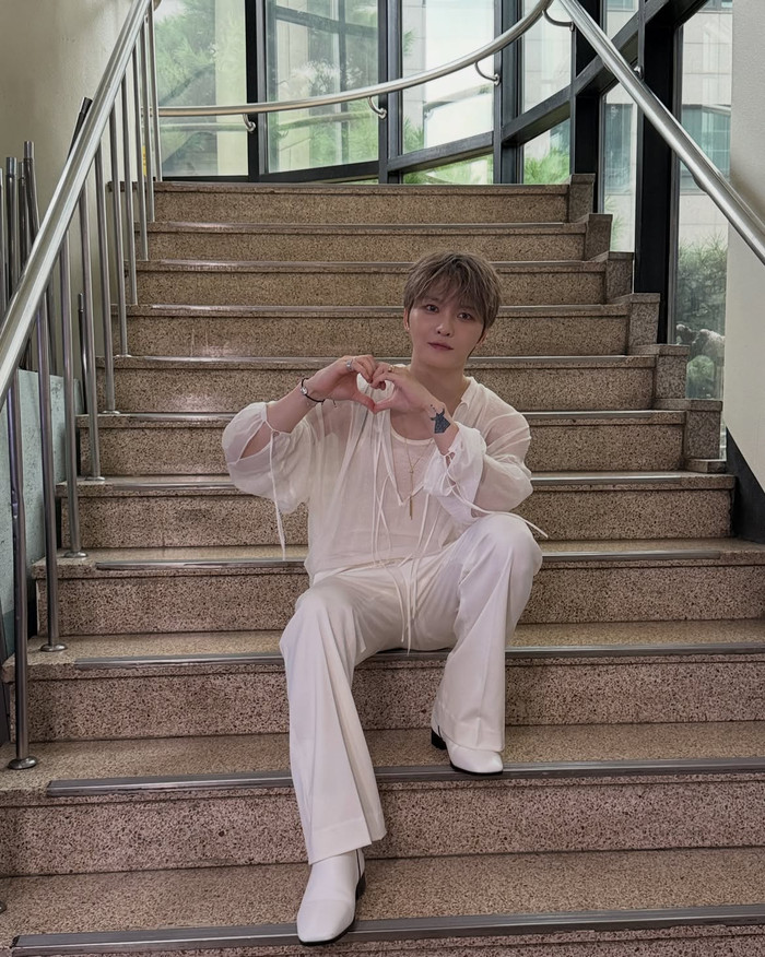 Kim Jae Joong xúc động khi trở lại Music Bank sau 18 năm Ảnh 3
