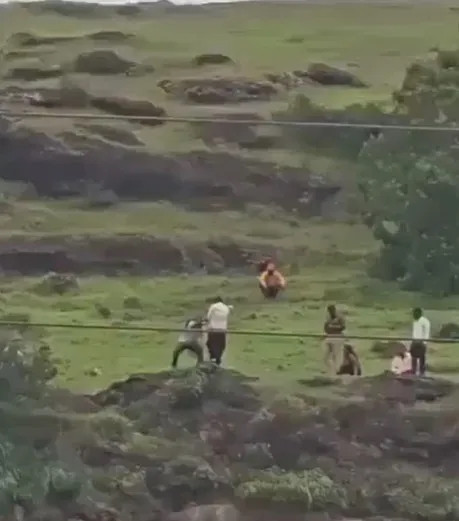 Mua điện thoại trả góp không nổi, con trai 19 tuổi chạy ra vách núi rồi dẫn đến bi kịch đau lòng Ảnh 1