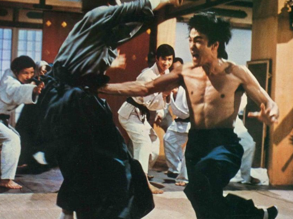 Lý Tiểu Long trong Tinh Võ Môn, vai diễn góp phần đưa hình tượng người hùng kungfu trở thành biểu tượng của điện ảnh Hong Kong.