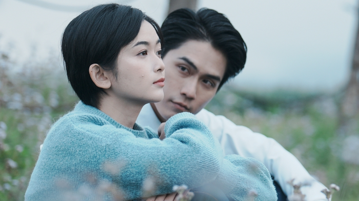 Ngọc Xuân và Võ Điền Gia Huy đóng cặp trong MV nhạc phim Gói Con Tim Làm Quà của Bò Sữa Bay. Ảnh: NSX.