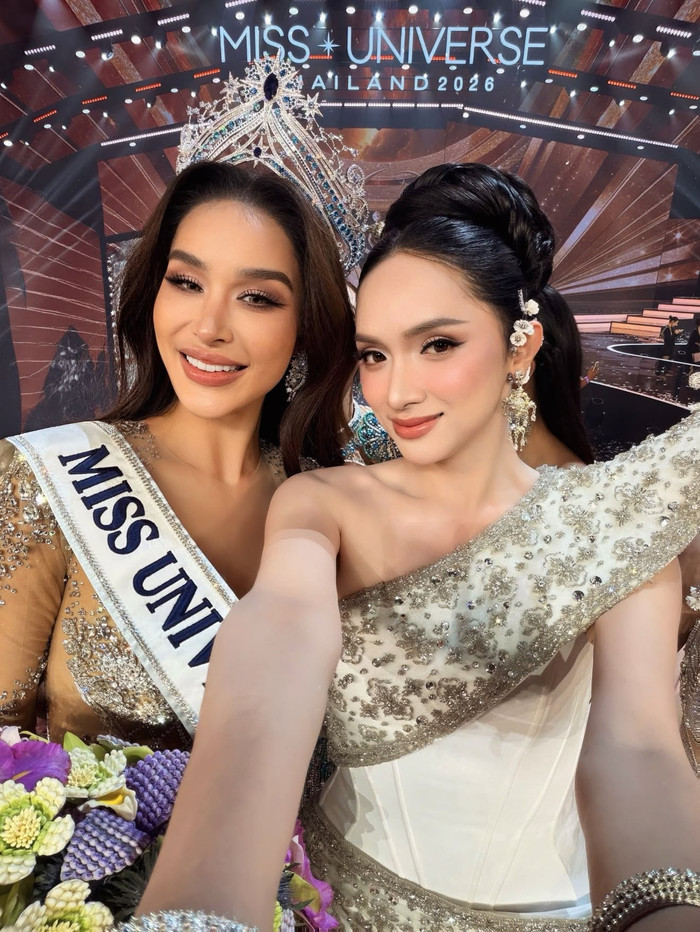 Hương Giang chúc mừng tân Miss Universe Thailand.