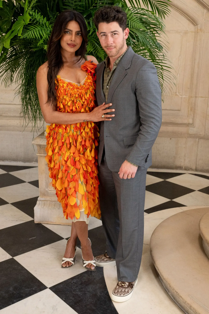 Priyanka Chopra cho biết chồng cô luôn sẵn sàng đón nhận văn hóa cũng như những giá trị truyền thống của gia đình mình.