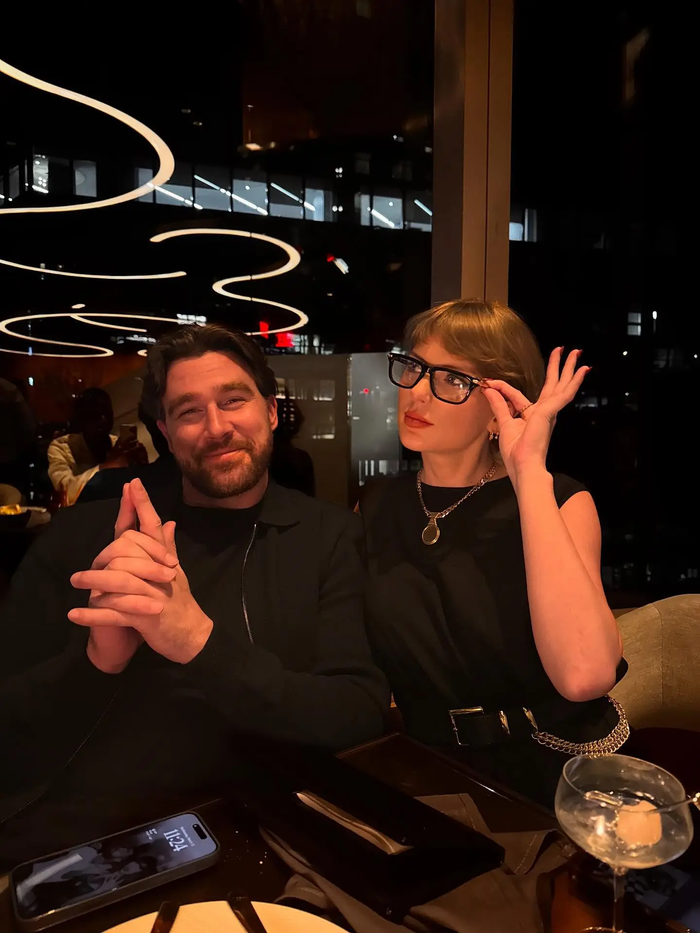 Taylor Swift và Travis Kelce chính thức kết hôn vào ngày 3/7. Cặp đôi tổ chức một lễ cưới quy tụ nhiều ngôi sao tại Madison Square Garden, New York.