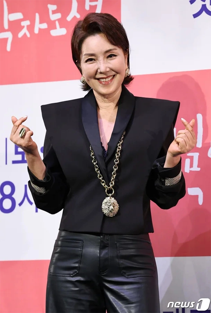 Lee Hwi Hyang từng nhiều lần được khán giả nhận xét có nét tương đồng với những minh tinh đình đám quốc tế.