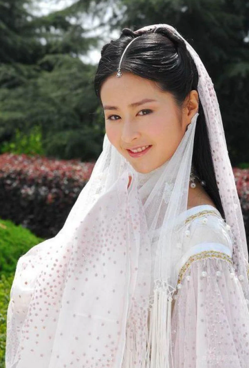Kim Dung từng tạo nên một mỹ nhân khiến cả thế giới kiếm hiệp say mê bởi nhan sắc tuyệt thế.