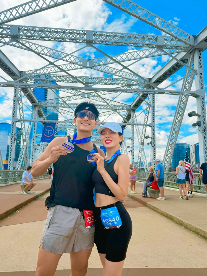 Lệ Quyên hiện hạnh phúc bên Lâm Bảo Châu.