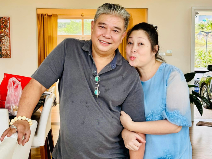 Hơn 20 năm hôn nhân, Hồng Vân và Lê Tuấn Anh vẫn đồng hành, trở thành chỗ dựa của nhau trong cuộc sống.