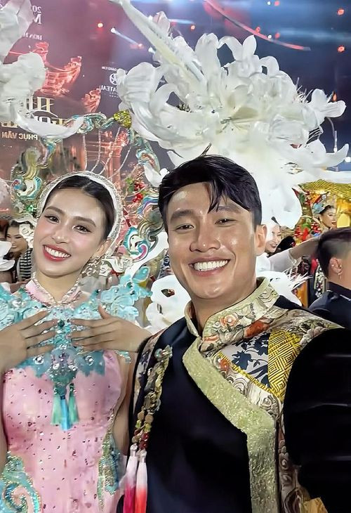 Quốc Trường và Tiểu Vy có mối quan hệ thân thiết.
