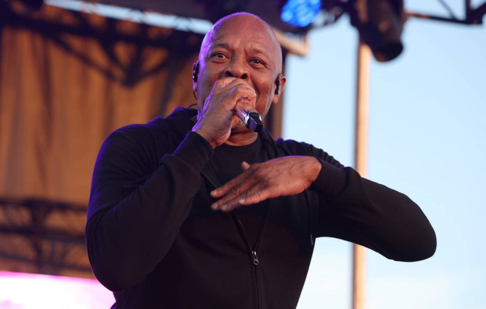 Dr. Dre biểu diễn tại buổi hòa nhạc Giáng sinh thường niên lần thứ 12 của TDE vào ngày 18 tháng 12 năm 2025 tại Los Angeles, California. (Ảnh của Jerritt Clark/Getty Images for Top Dawg Entertainment).