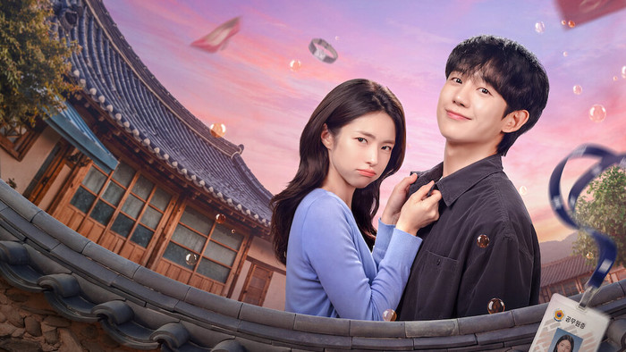 Jung Hae-in đảm nhận vai Jang Tae-ha trong câu chuyện tình yêu pha hài hước và hành động. Go Eun-sae là một nữ công tố viên mất trí nhớ sau tai nạn trong lúc điều tra một băng nhóm tội phạm, còn Tae-ha vốn là thành viên của chính tổ chức đó. Khi nhận lệnh thủ tiêu cô, anh quyết định phản bội và giả làm bạn trai để bảo vệ cô tại một thị trấn nhỏ. Sự kết hợp giữa tình huống dở khóc dở cười, bí mật quá khứ và yếu tố tội phạm giúp Our Sticky Love tạo được nét riêng. Ngay tuần đầu phát hành, phim đã lọt Netflix Global Top 10 Non-English TV, tiếp tục nối dài danh sách những phim Hàn có khả năng thu hút khán giả ngoài thị trường nội địa.