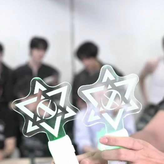 Nhóm nhạc Kpop hủy bỏ lightstick, thiết kế lại toàn bộ vì tranh cãi Ảnh 2