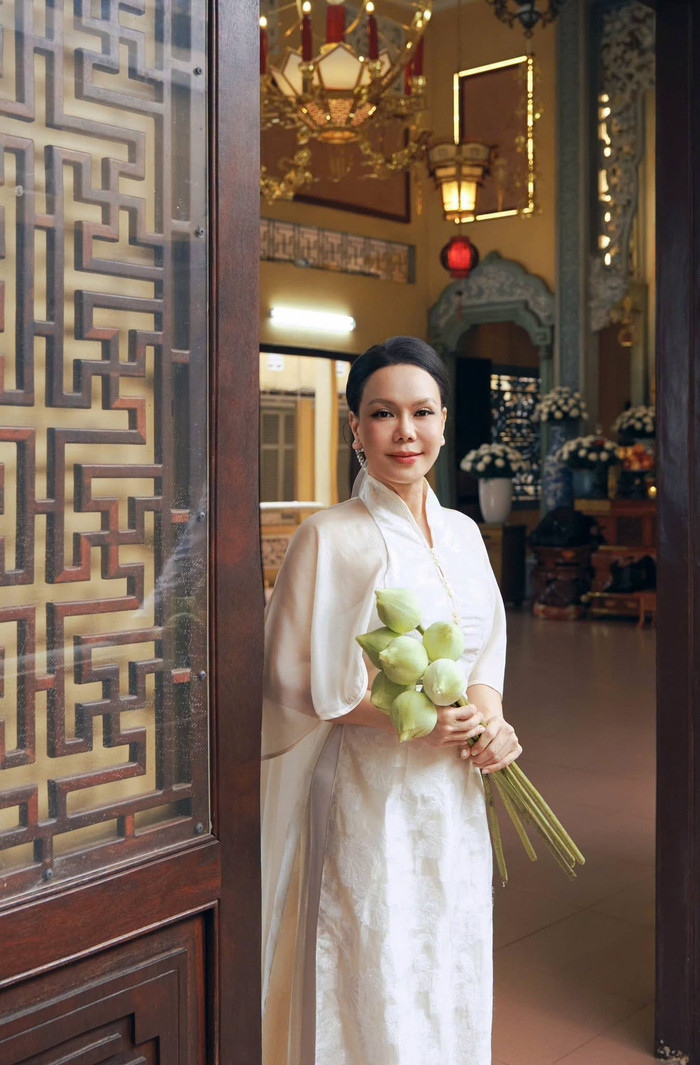 Khán giả mong chờ Việt Hương sớm trở lại sau bước lùi đáng tiếc vào cuối năm ngoái. (Ảnh: FBNV)