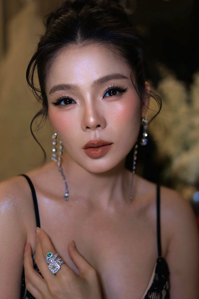 Lệ Quyên gây ấn tượng khi ra mắt MV Giá Như Anh Là Em.