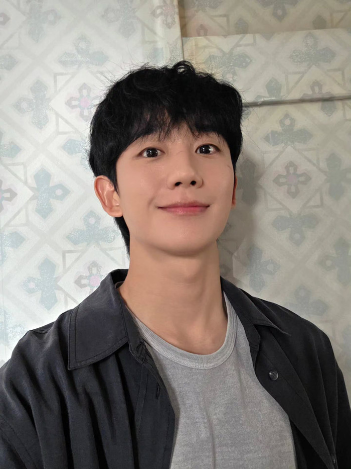 Jung Hae In có mối quan hệ thân thiết với G-Dragon do cùng tuổi.