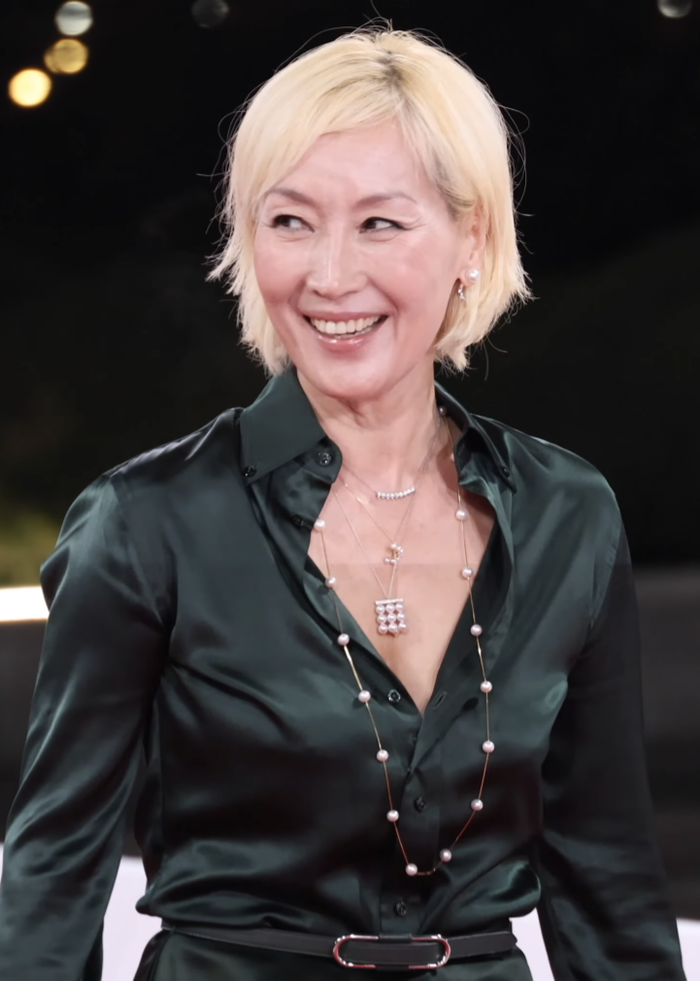 Trước đó, năm 2021, Lee Hye Young từng được chẩn đoán mắc ung thư phổi và phải trải qua phẫu thuật.&nbsp;