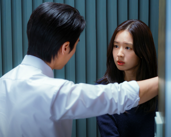 “A Love Other Than Yours” khai thác góc khuất của tình yêu lâu dài.