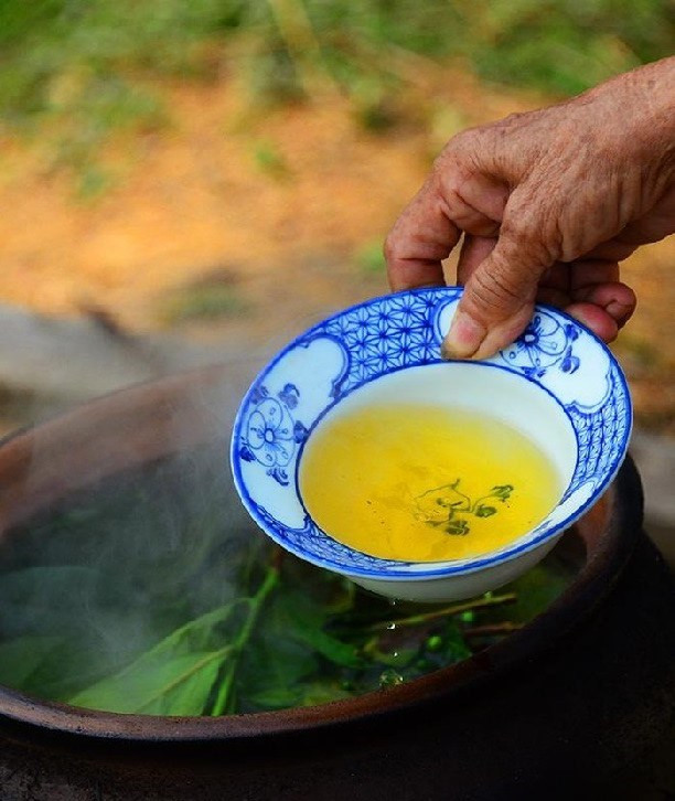 Chén chè xanh - nét văn hóa đời thường nhưng giàu ý nghĩa ở quê hương xứ Nghệ. Ảnh: Sưu tầm