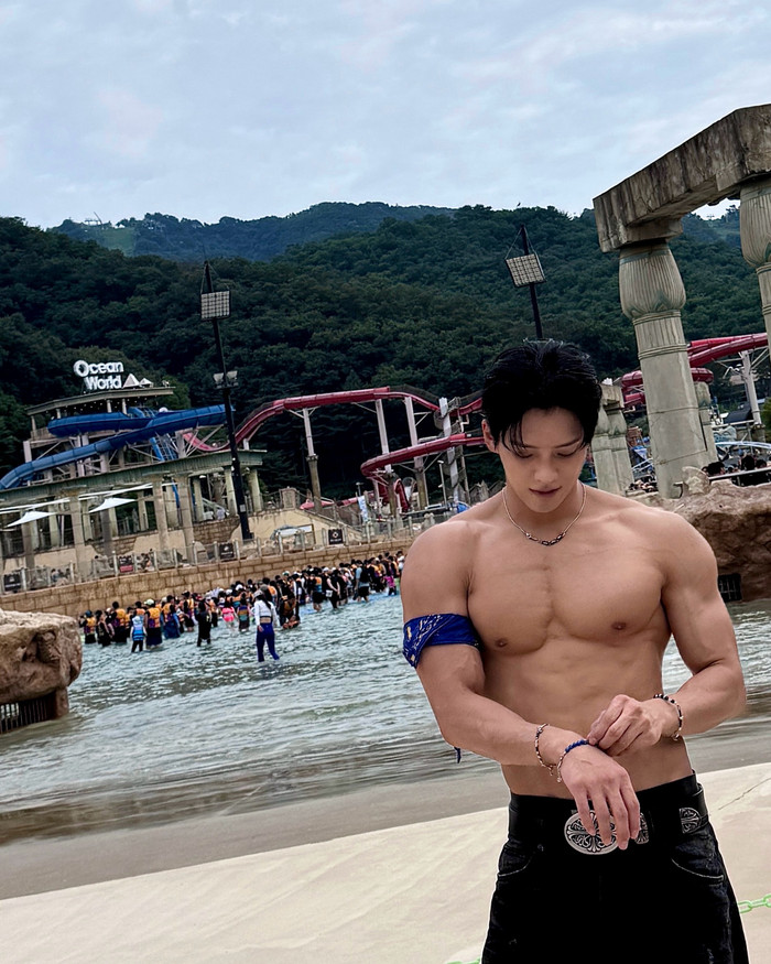 Lee Minhyuk (BTOB) 'gây sốt' khi khoe hình thể cực phẩm Ảnh 3