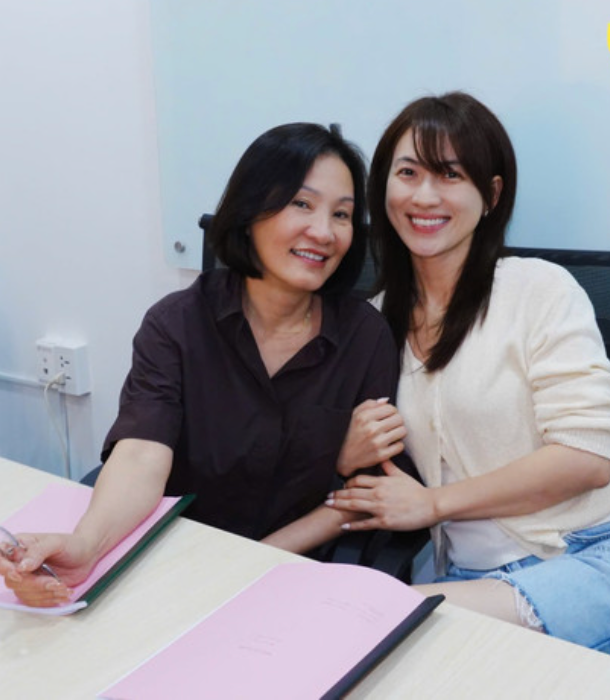 Hồng Đào và Phương Anh Đào.