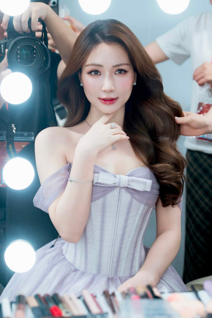 Hòa Minzy gây thương nhớ với tạo hình công chúa sau đêm diễn đặc biệt Ảnh 1