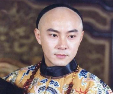 Trương Vệ Kiện mang đến một Vi Tiểu Bảo hoạt bát, hài hước và đậm màu sắc TVB.