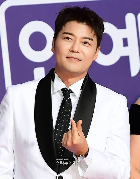 Jun Hyun Moo đồng thời chia sẻ bản thân không thích cách đầu tư rủi ro cao, lợi nhuận cao, mà ưu tiên phương án rủi ro thấp, lợi nhuận thấp hơn.