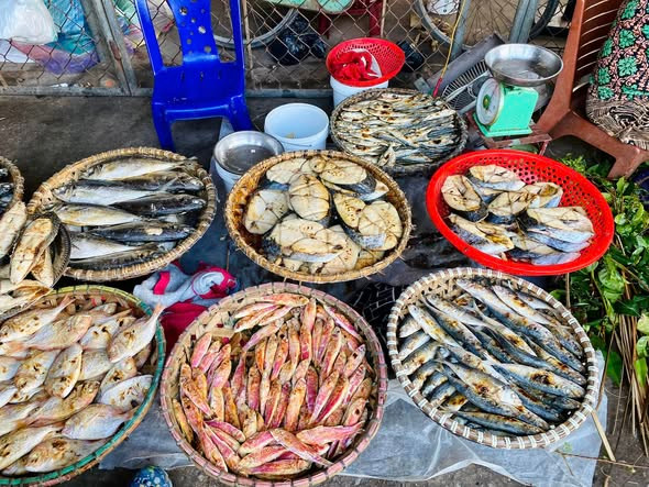 Vẻ đẹp đời thường của những khu chợ quê ở xứ Nghệ - nơi bà xã Hồ Văn Cường sinh ra Ảnh 3