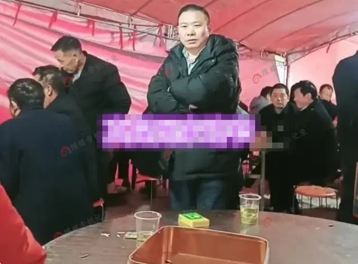 Gặp lại chồng cũ trong đám cưới, người phụ nữ nói một câu khiến cả bàn tiệc bất ngờ Ảnh 2