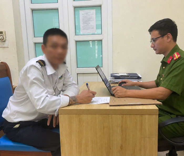 Nam tài xế tại Cơ quan Công an. Ảnh: Công an TP Hà Nội