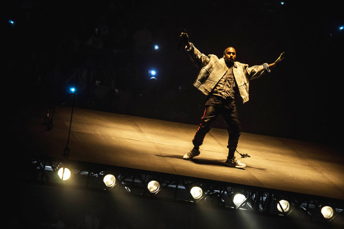 Kanye West đối mặt nguy cơ hủy hai đêm diễn tại Nga Ảnh 4
