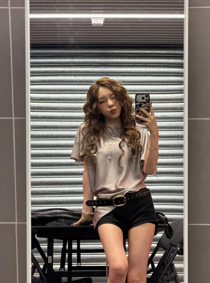 Taeyeon tiếp tục gây chú ý khi chia sẻ loạt ảnh khoe diện mạo mảnh mai.