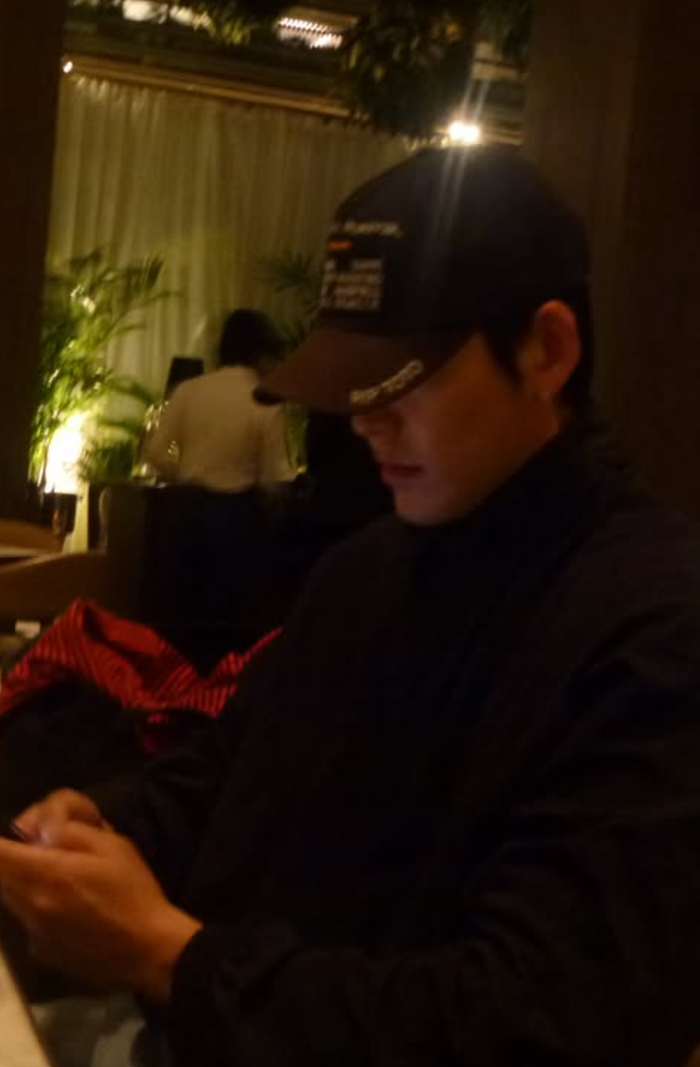 Kim Woo Bin khoe hình thể săn chắc, dân tình réo gọi Shin Min Ah Ảnh 4