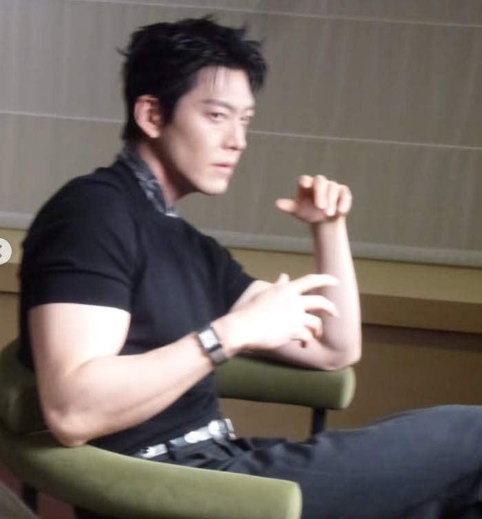 Kim Woo Bin đăng tải một số hình ảnh mới trên trang cá nhân.