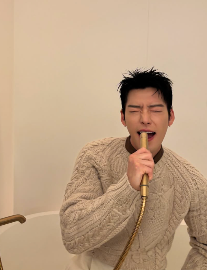 Hình thể ấn tượng vốn là một trong những ưu điểm ngoại hình của Kim Woo Bin.