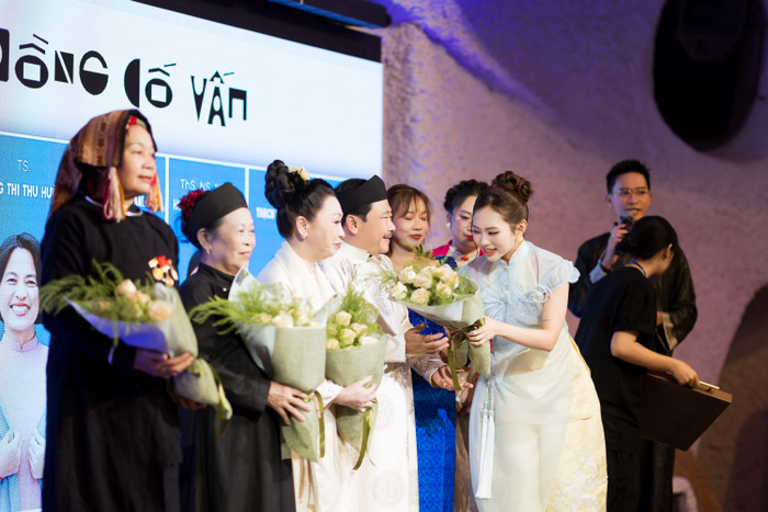 Phương Mỹ Chi mời cả 'hội đồng' chuyên gia văn hóa vào album mới Ảnh 4